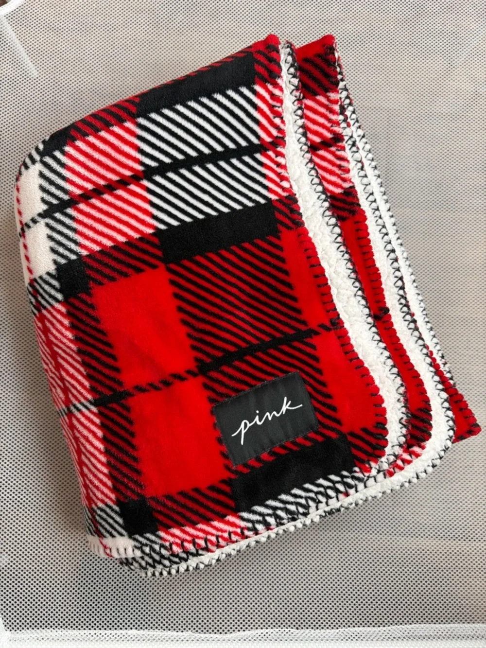 VS PINK Red Black Plaid Sherpa Campus Blanket Classic Rare 50x60 Warm Christmas